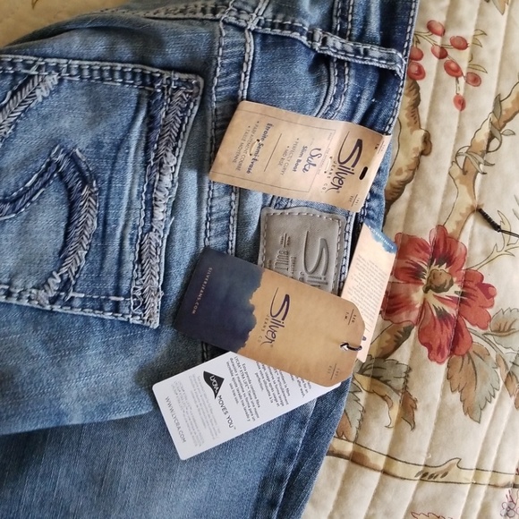 Silver Jeans - Picture 3 of 4